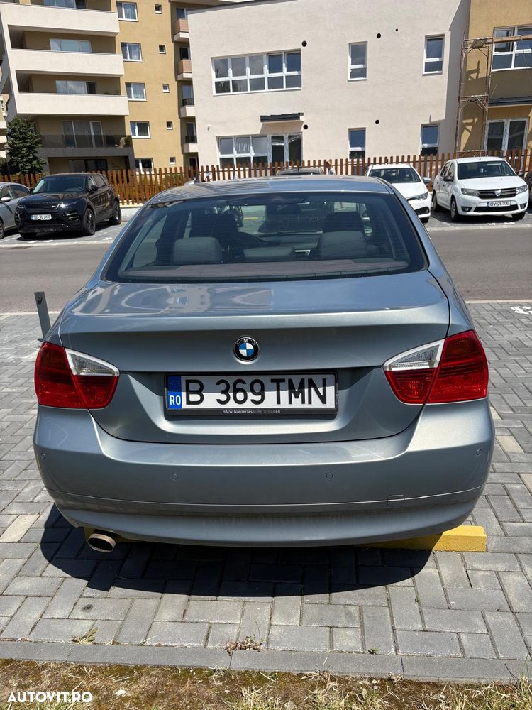 BMW Seria 3 320i Aut. - 4