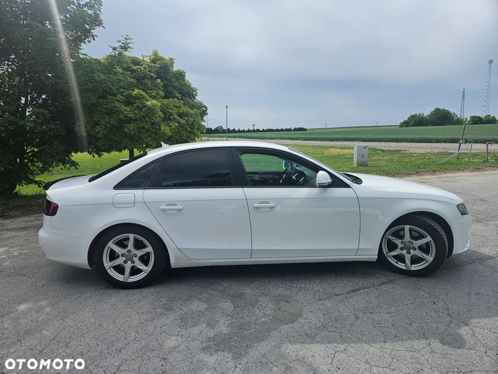 Audi A4 Limousine - 8