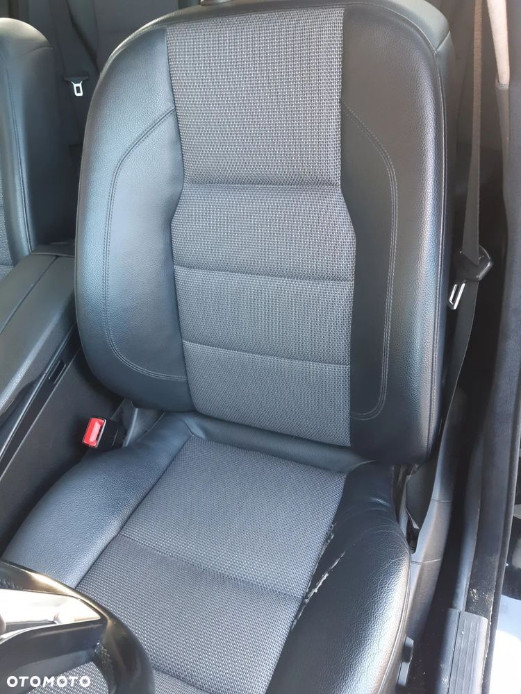 Mercedes-Benz Klasa C 200 CGI Automatik BlueEFFICIENCY Avantgarde - 11