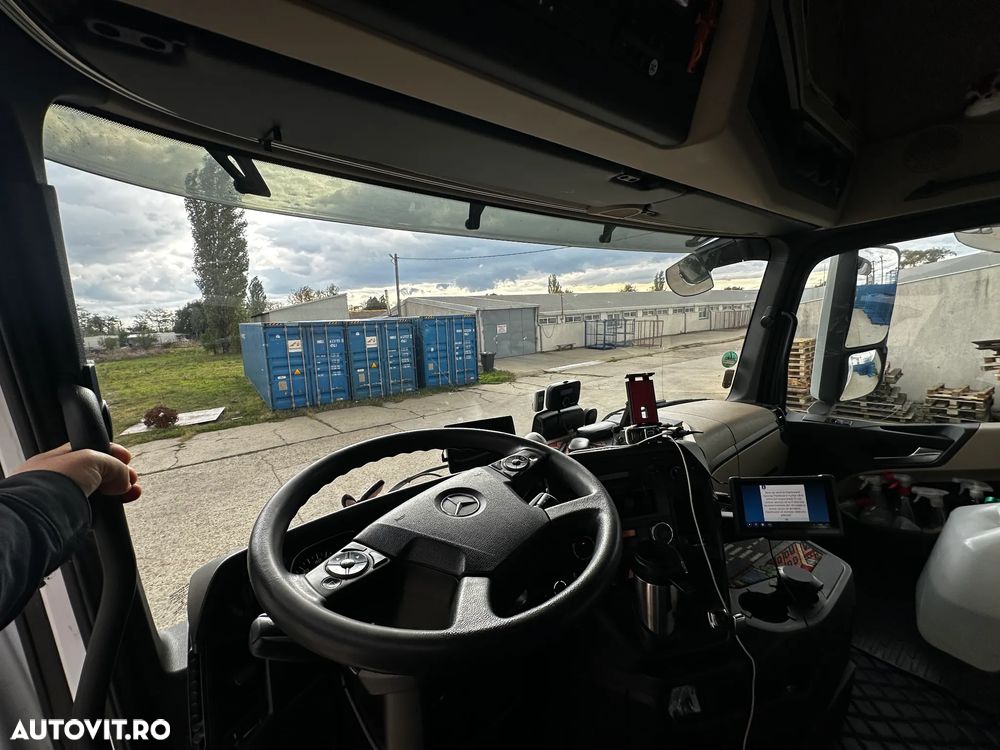 Mercedes-Benz ACTROS - 8