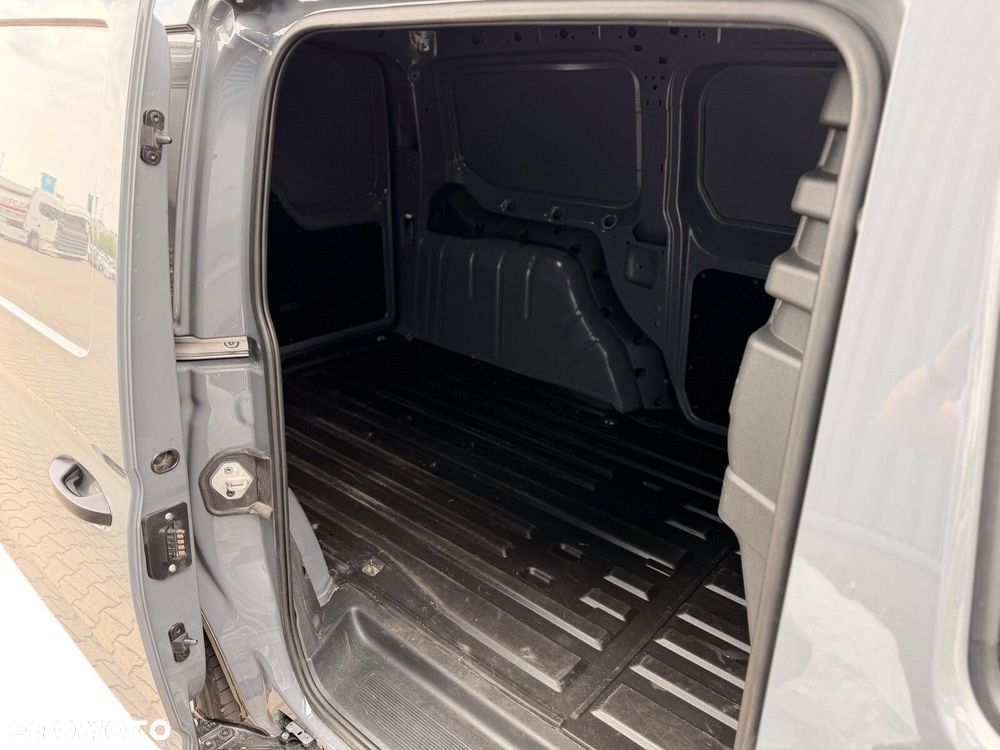 Volkswagen Caddy Maxi - 22