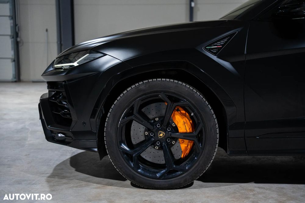 Lamborghini URUS - 13