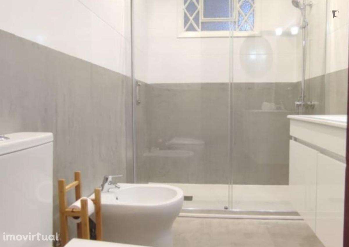 Quarto - localizado em Santo Ildefonso Porto - Grande imagem: 3/8