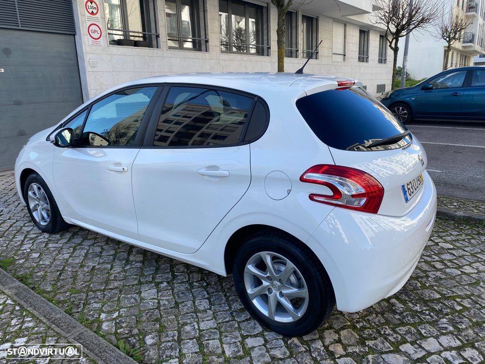 Peugeot 208 1.4 HDi SE Style - 10