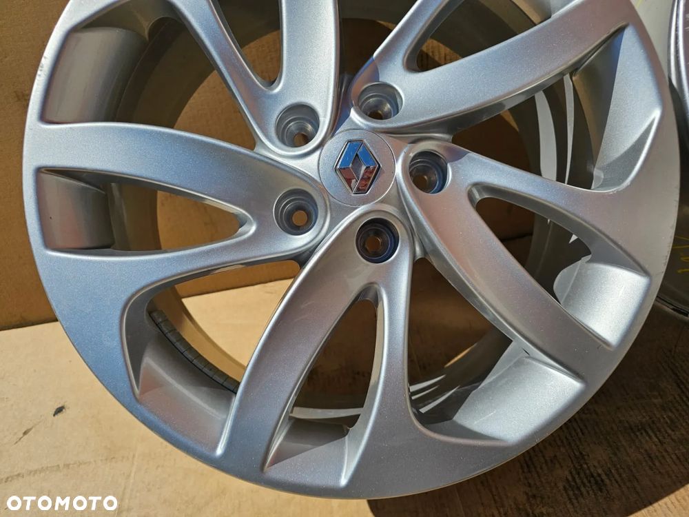 (F143) Renault OE / 7,5Jx18 ET52 5x114.3 / 403007842R - 4