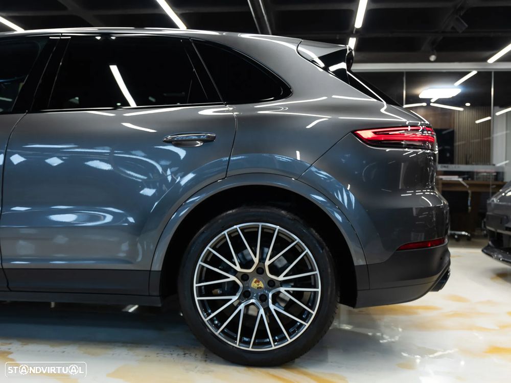 Porsche Cayenne Platinum Edition - 30