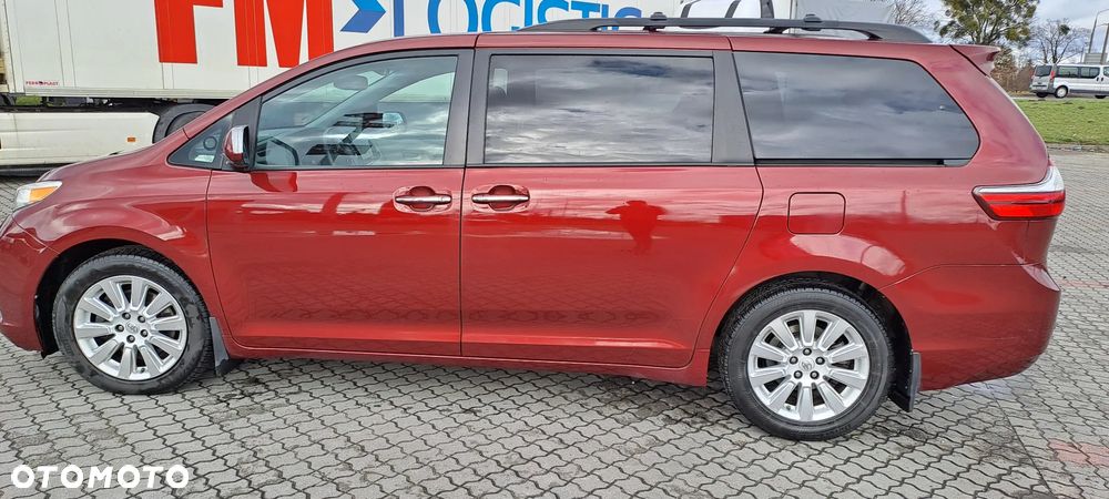 Toyota Sienna 3.5 XLE AWD - 4