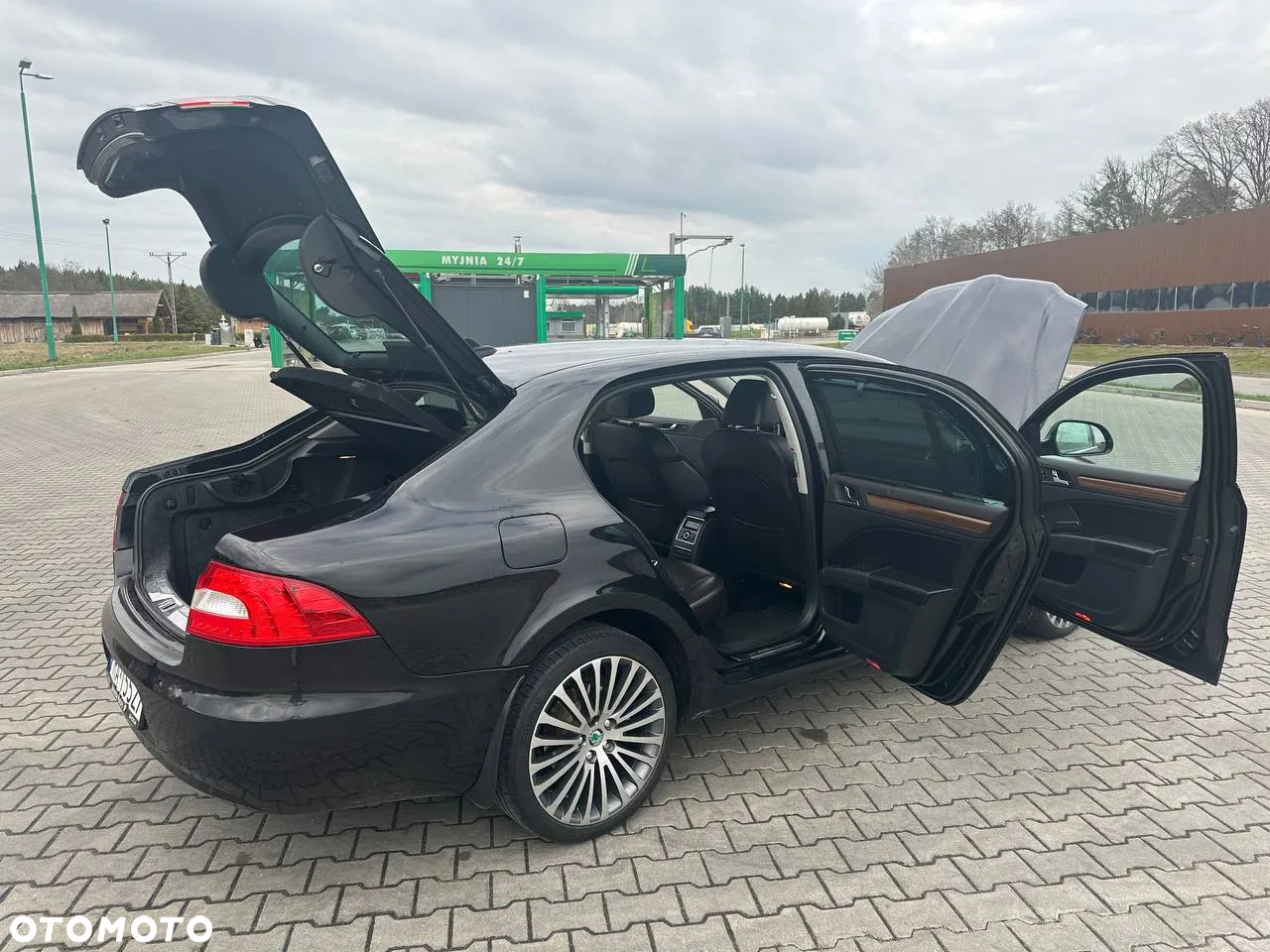 Skoda Superb 2.0 TDI L&K DSG - 17