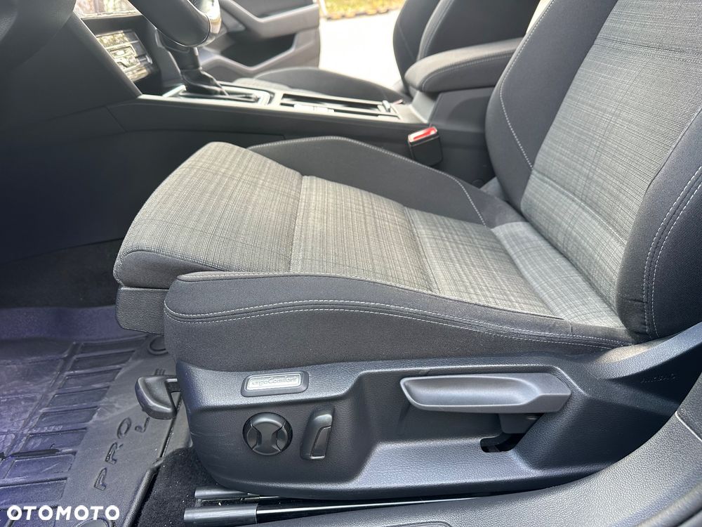 Volkswagen Passat - 11