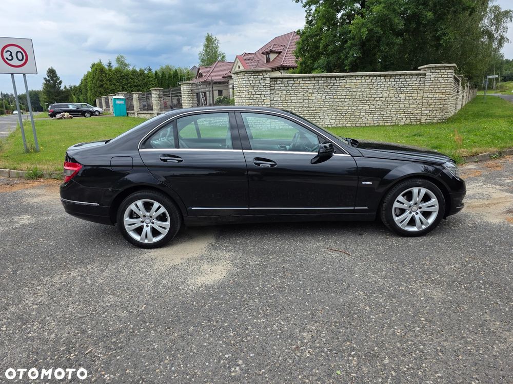Mercedes-Benz Klasa C 180 CGI Automatik BlueEFFICIENCY Avantgarde - 4