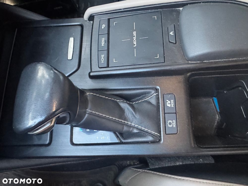 Lexus ES 300h Prestige - 23
