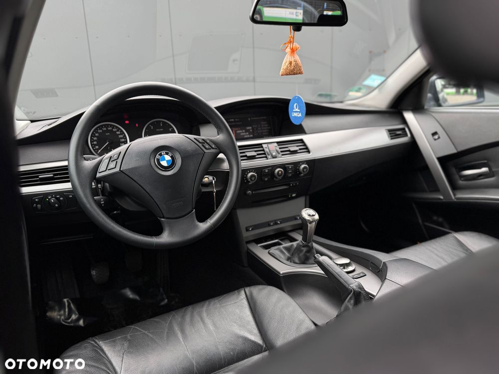 BMW Seria 5 525d - 23