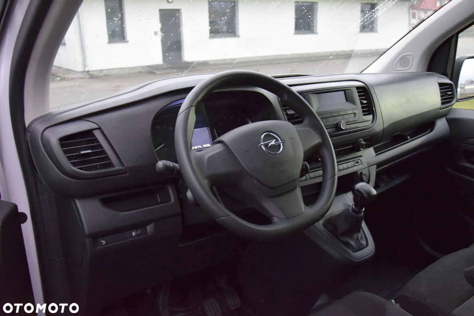 Opel Vivaro - 11