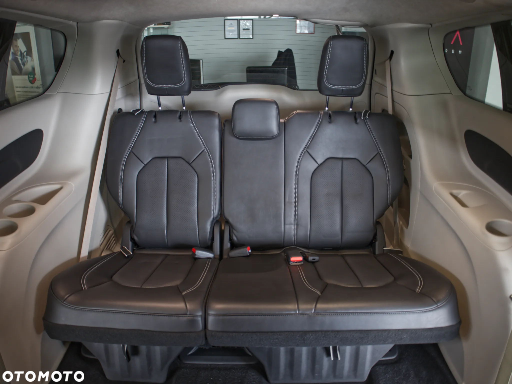 Chrysler Pacifica - 10