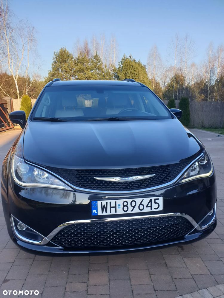 Chrysler Pacifica - 1