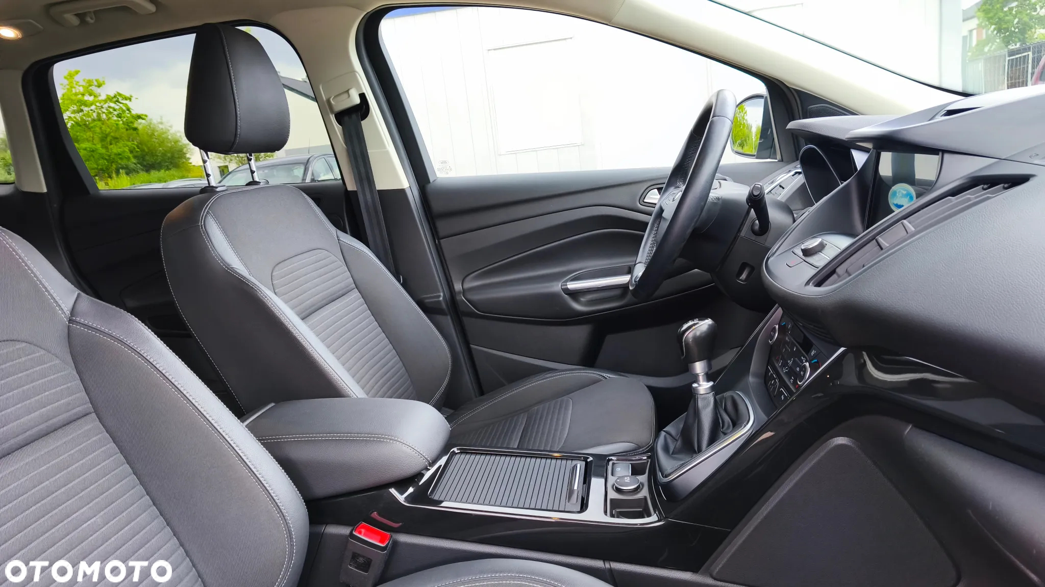Ford Kuga 1.5 EcoBoost 2x4 Titanium - 24