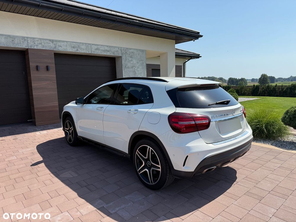 Mercedes-Benz GLA 220 4-Matic AMG Line - 3