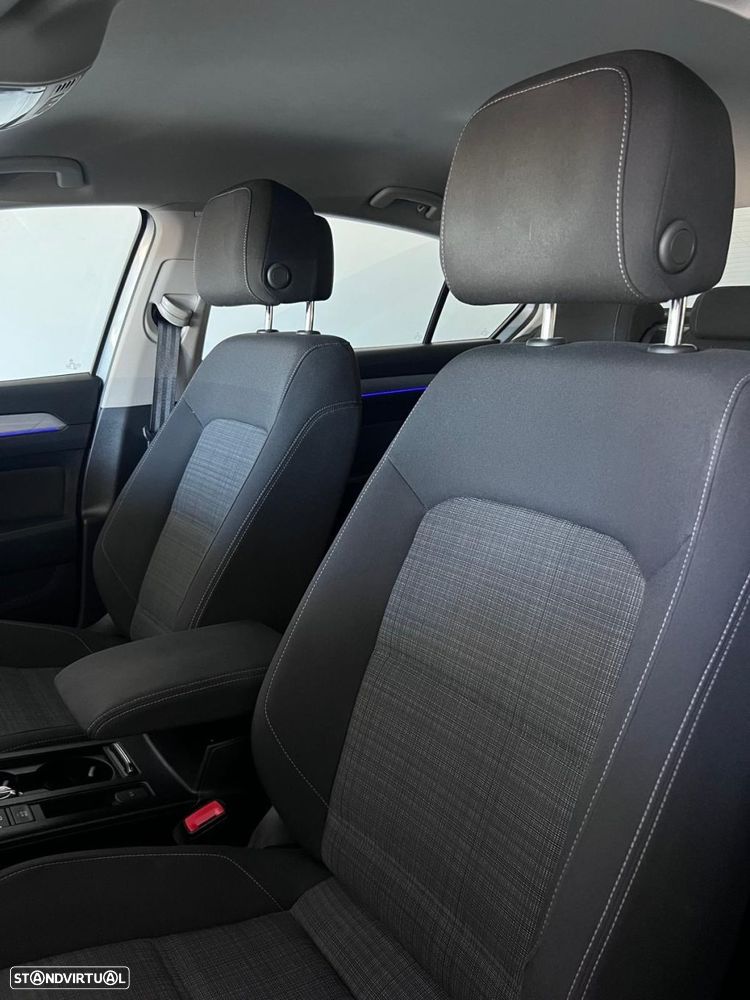 VW Passat 1.6 TDI Highline DSG - 24