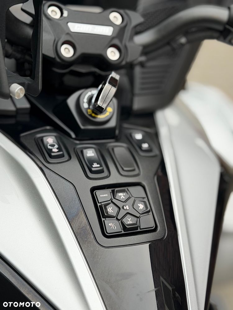 Can-Am Spyder - 20