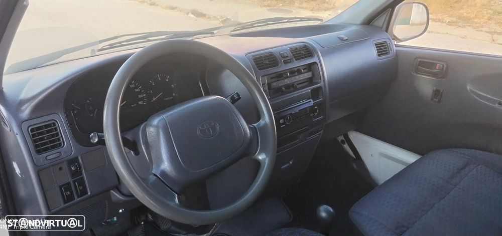Toyota HIACE - 10