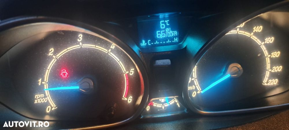 Ford Fiesta 1.6 TDCI DPF Titanium - 5