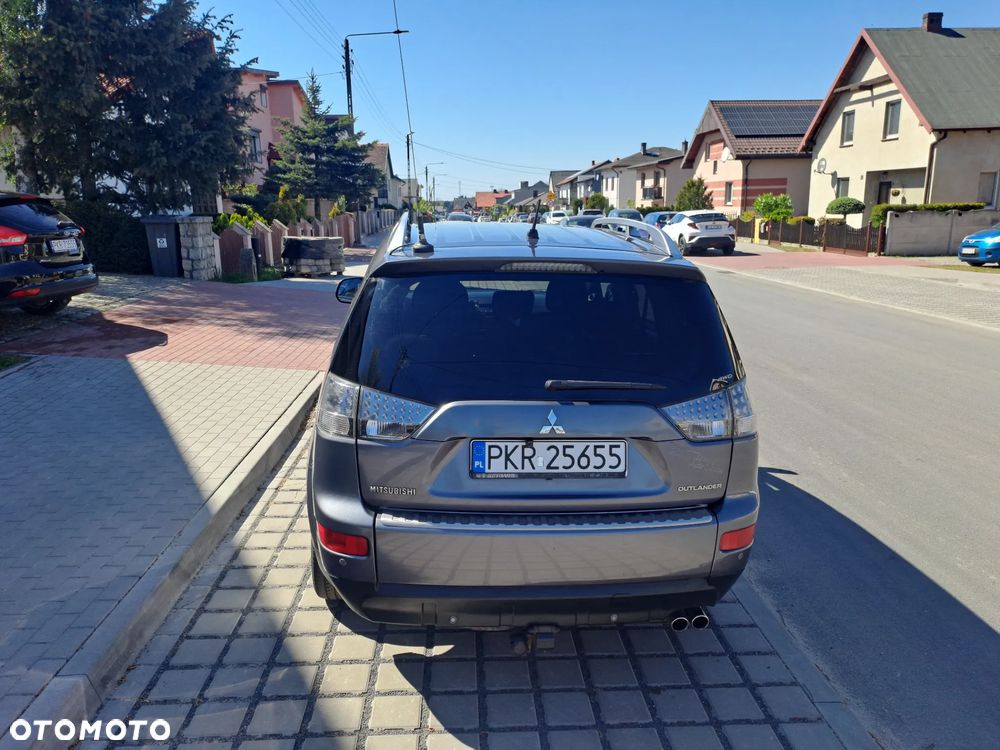 Mitsubishi Outlander 2.2 DID Intense + - 11