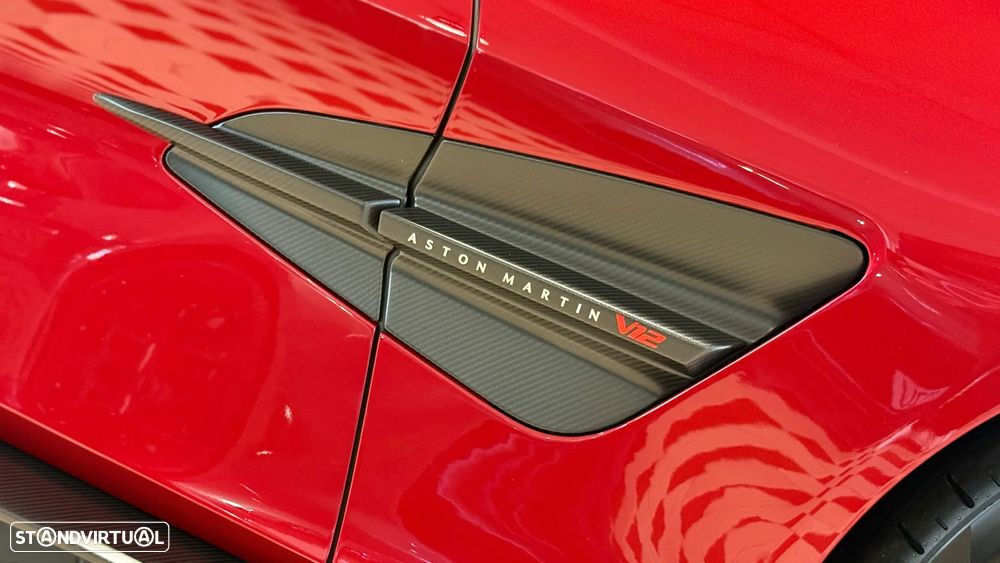 Aston Martin Vanquish V12 - 17