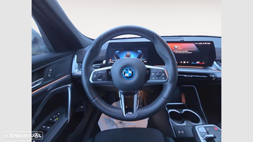BMW iX2 eDrive20 Edição Desportiva M - 12