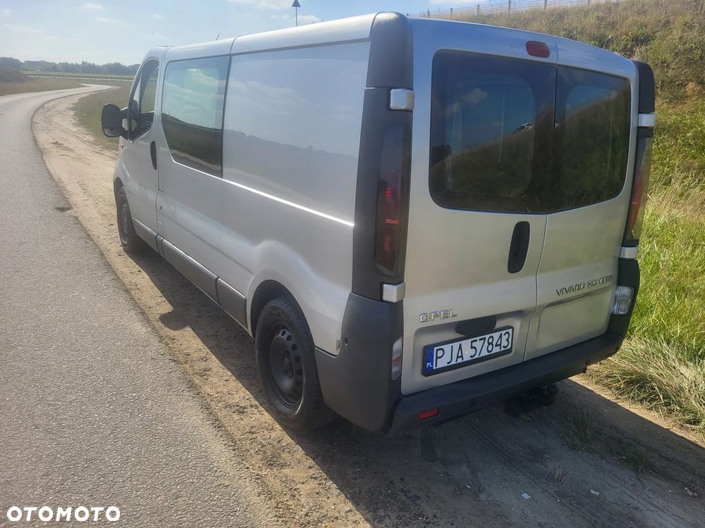 Opel Vivaro 2.5 CDTI L2H1 - 10