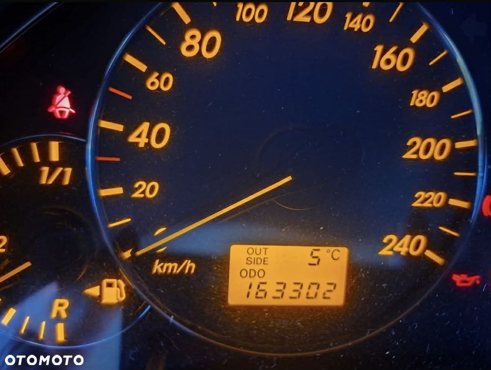 Toyota Avensis 2.0 D-4D High - 13