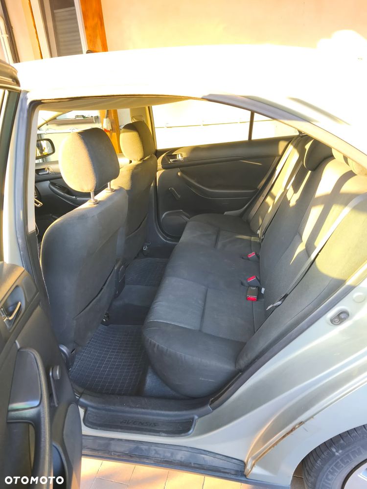 Toyota Avensis 1.6 VVT-i Luna - 5