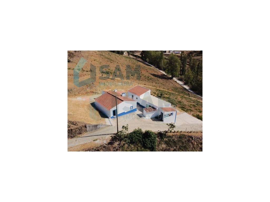 Propriedade ampla com casa para renovar 44.000 m2 Torres Vedras - Grande imagem: 2/27