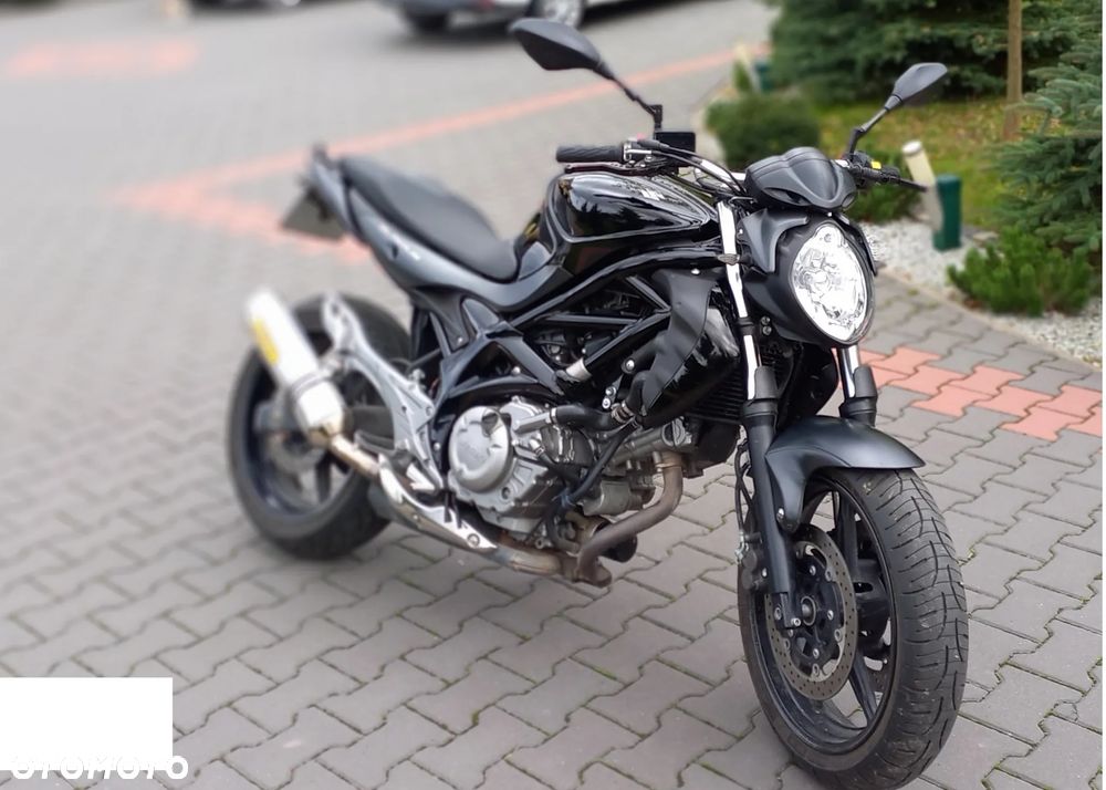 Suzuki Gladius - 5