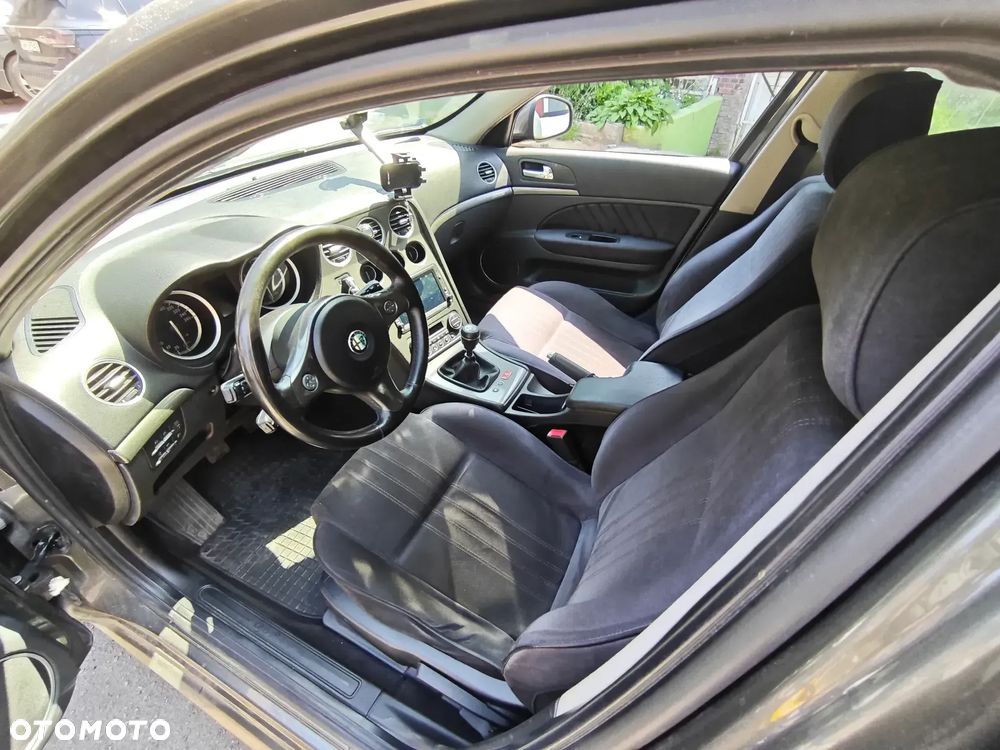 Alfa Romeo 159 1.9 JTDM 8V DPF Distinctive - 6
