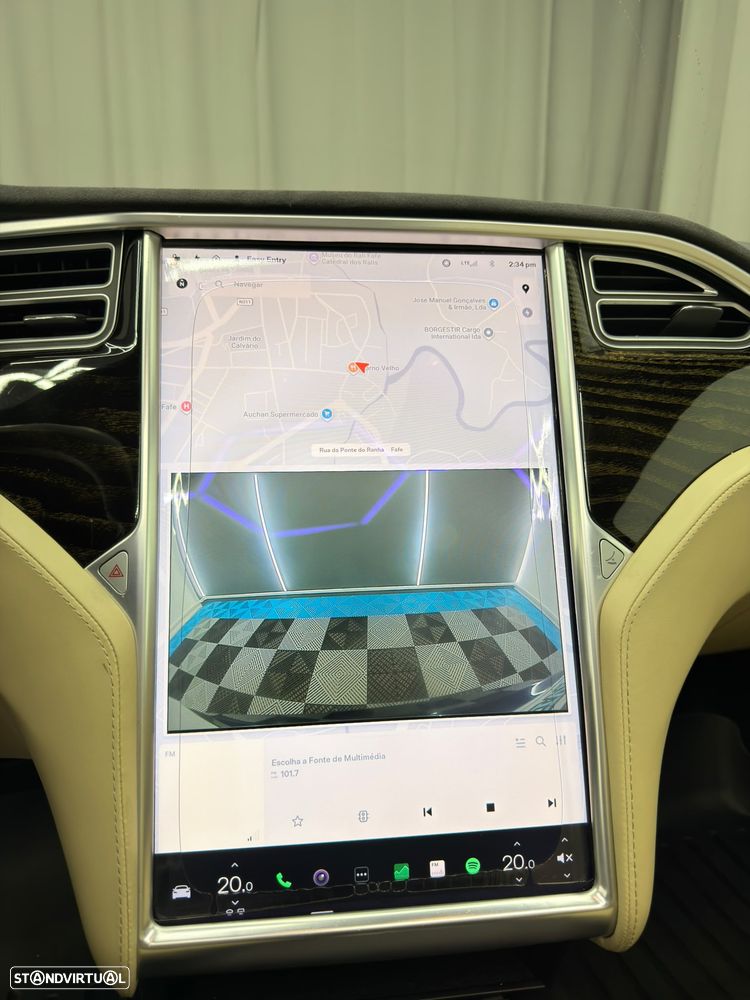 Tesla Model S 90D - 23