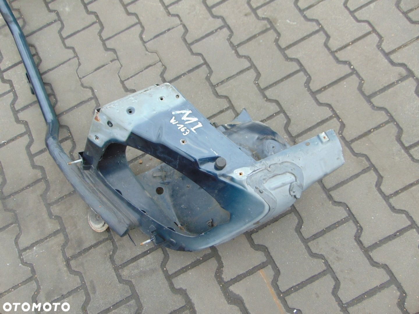 MERCEDES ML 163 OKULAR PAS WZMOCNIENIE BELKA PRZÓD W163 - 2