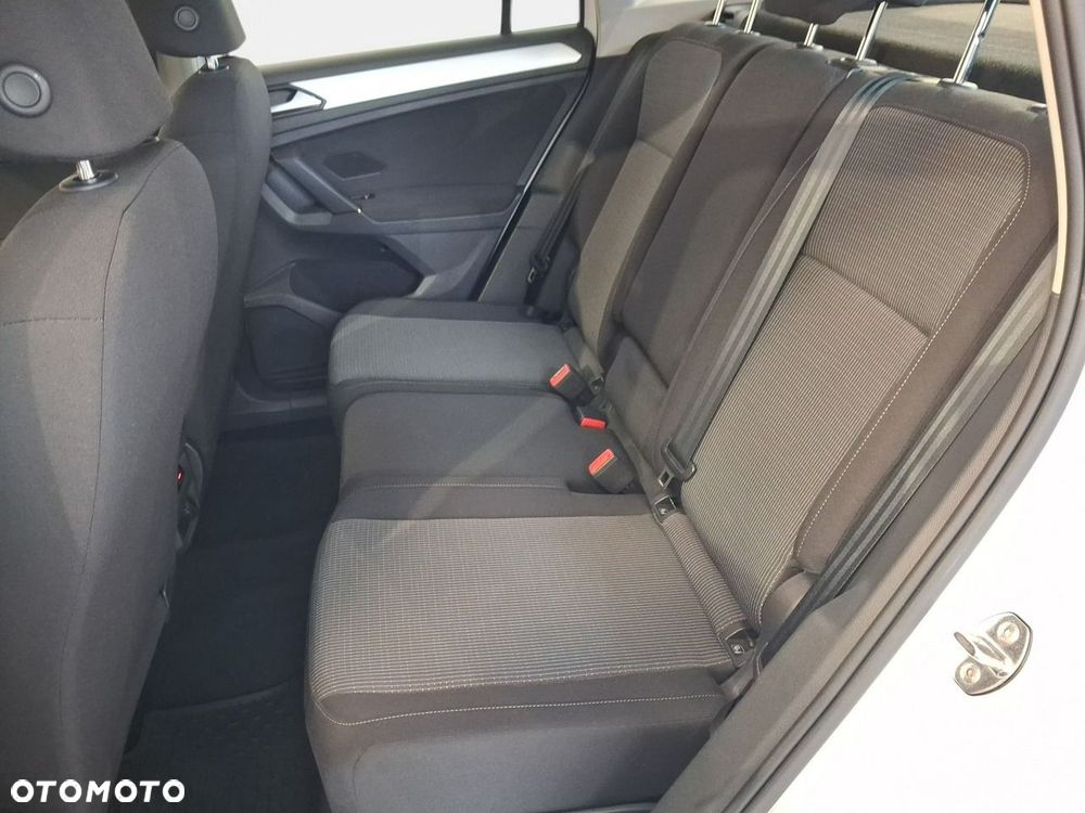 Volkswagen Tiguan - 16