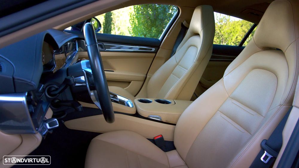 Porsche Panamera 4 S - 26