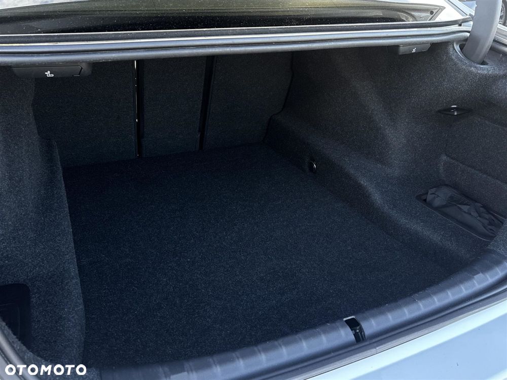 BMW Seria 5 520d xDrive - 23