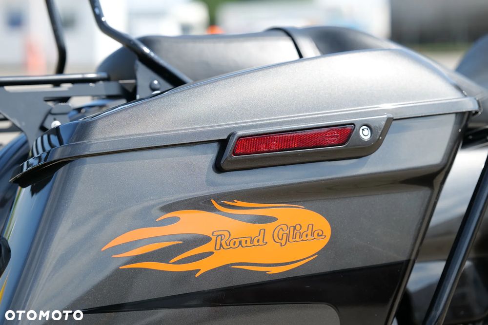 Harley-Davidson Touring Road Glide - 20