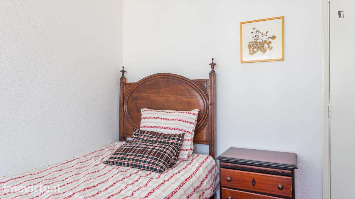 Quarto - localizado em Ramalde Porto - Grande imagem: 2/26