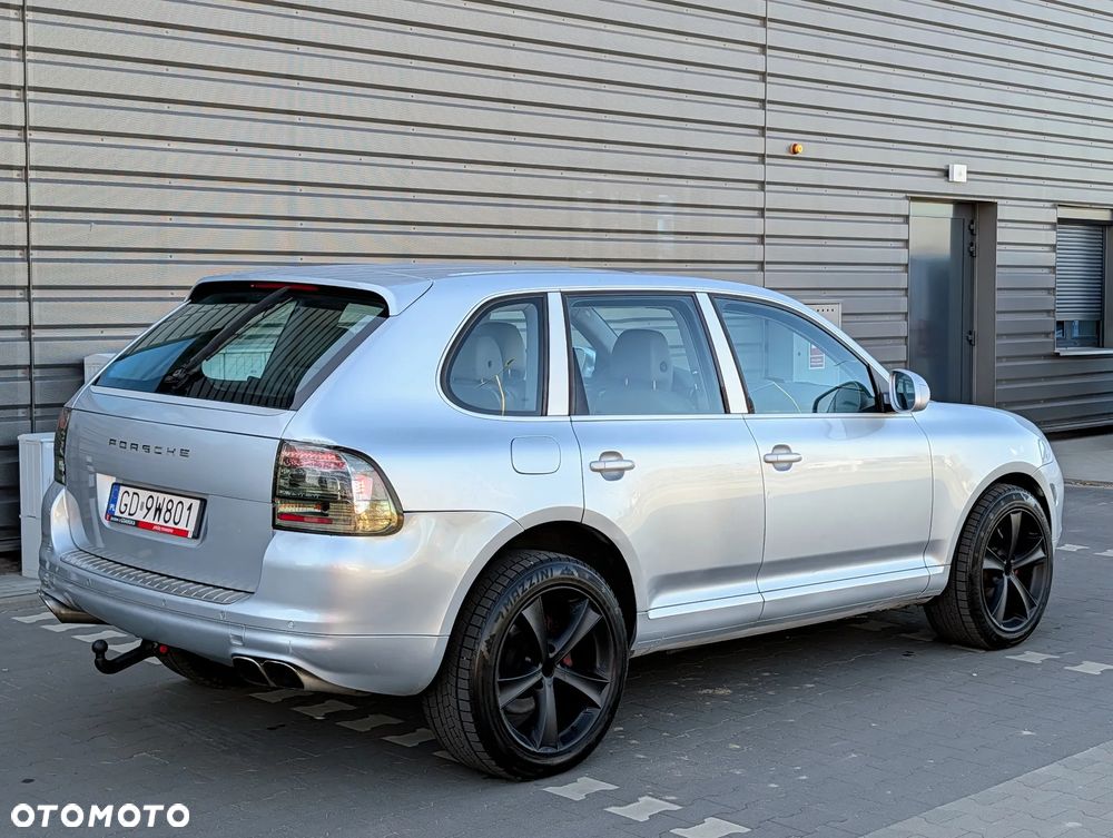 Porsche Cayenne - 2