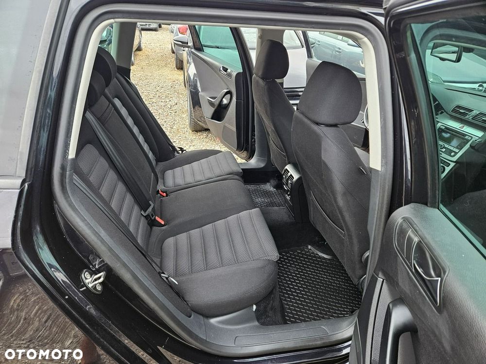 Volkswagen Passat - 11