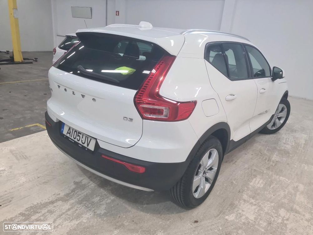 Volvo XC 40 2.0 D3 Momentum Plus - 3
