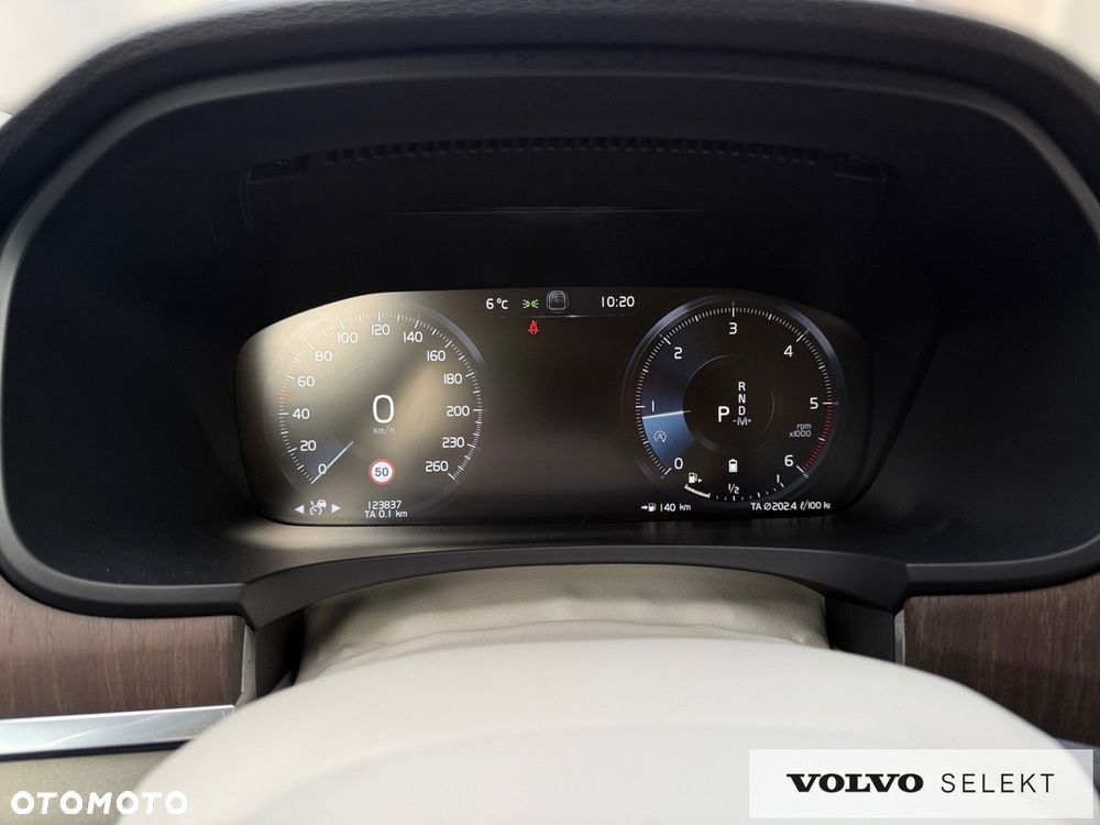 Volvo V90 Cross Country - 16