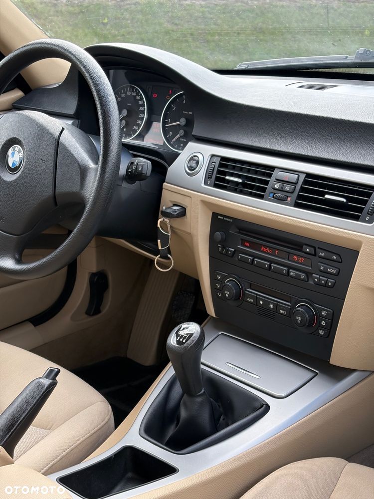 BMW Seria 3 320i - 10