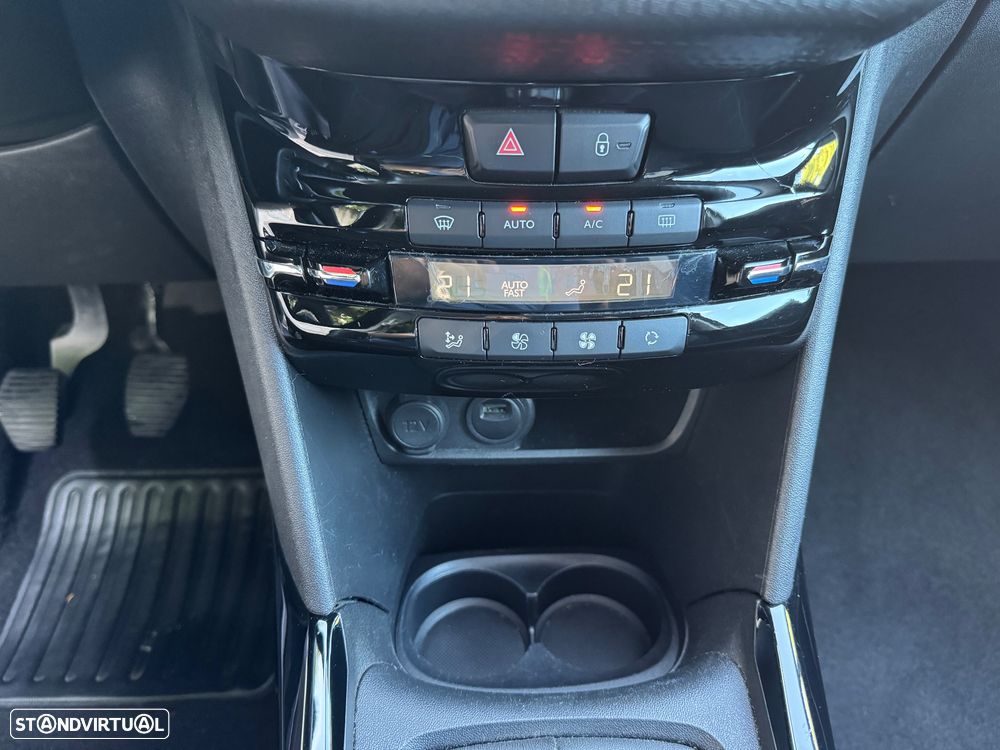 Peugeot 2008 BlueHDi 100 STOP & START Signature - 16