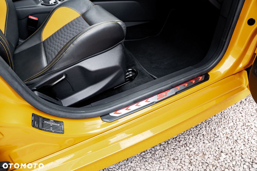 Ford Focus 2.0 EcoBoost ST - 27