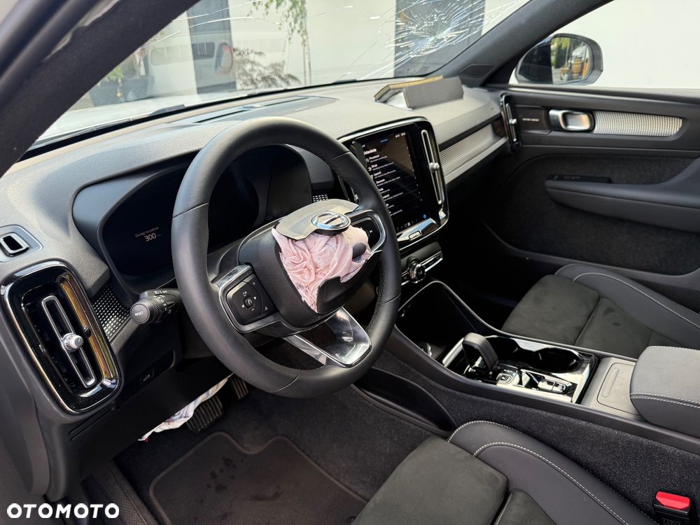 Volvo XC 40 B3 Plus Dark - 20