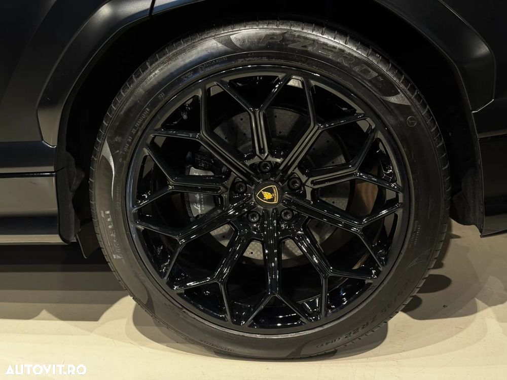 Lamborghini URUS - 8